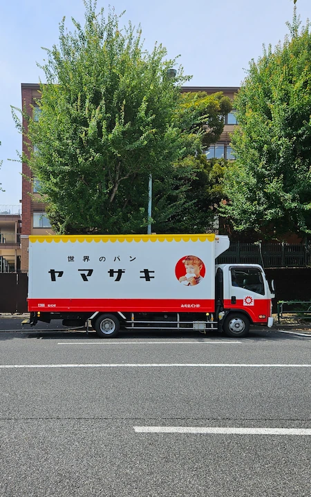 truck facing right
