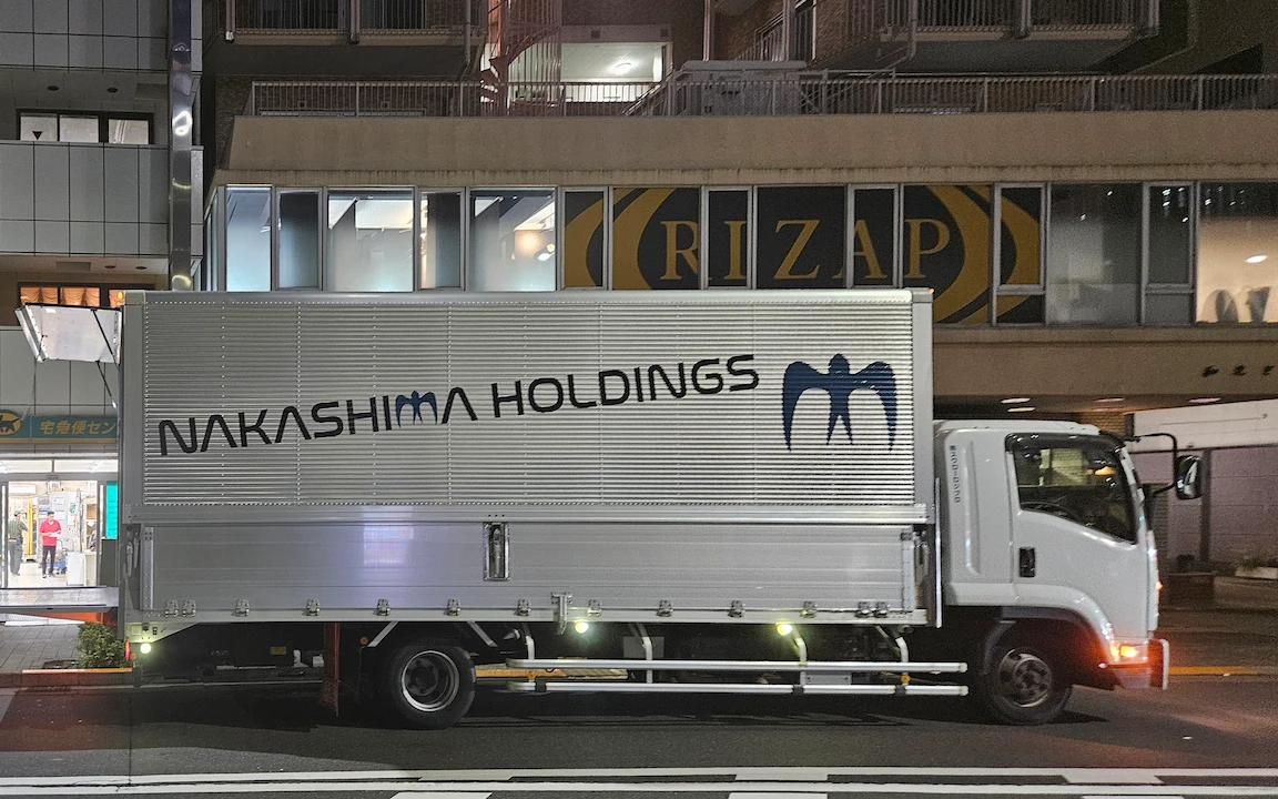 truck facing right