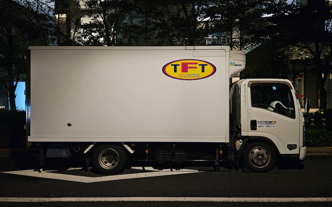truck facing right