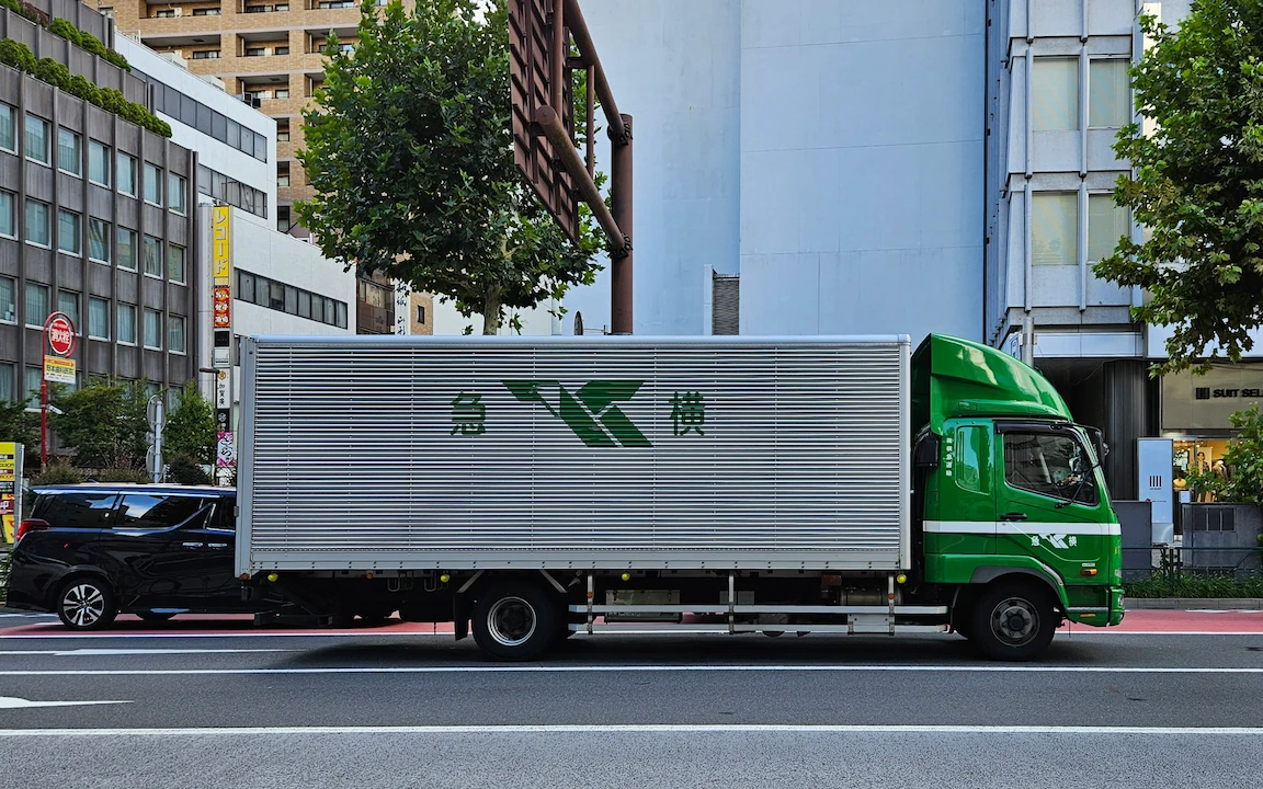 truck facing right