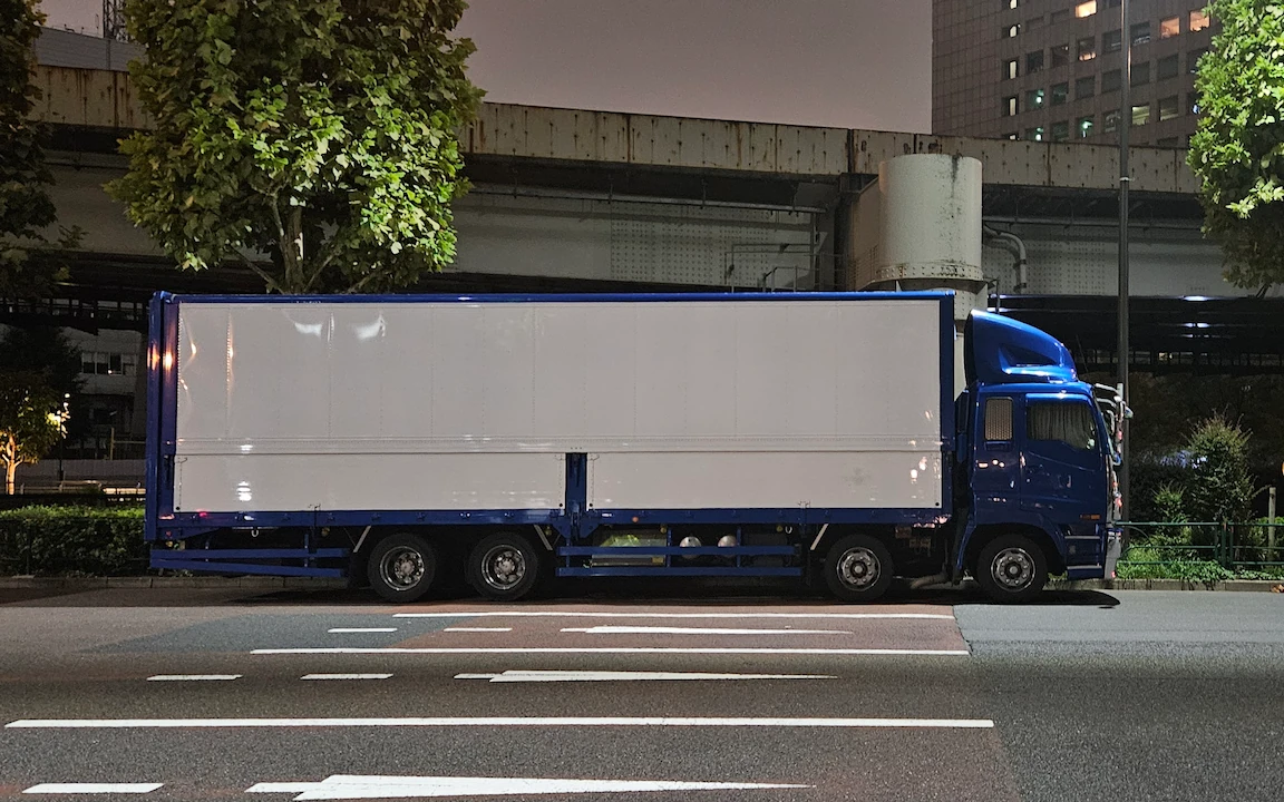 truck facing right