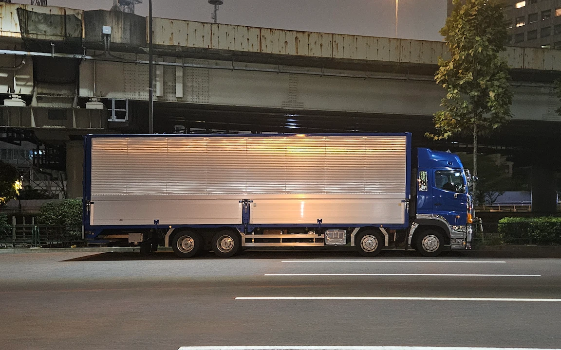 truck facing right