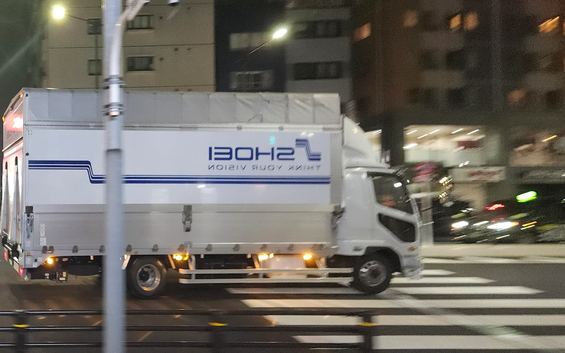 truck facing right